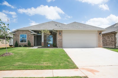 Front. Midwest City, OK New Home