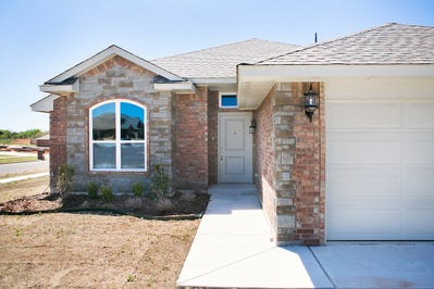 Front. New Home in Midwest City, OK