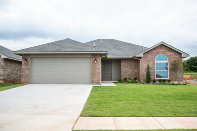 Front. Midwest City, OK New Home