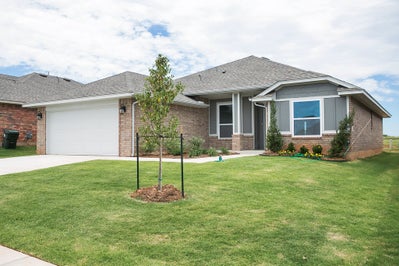 Front Angle. 3br New Home in Norman, OK