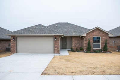 Front. 3br New Home in Norman, OK