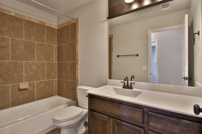 Hall Bath. 4br New Home in Norman, OK