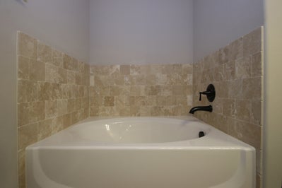 Master Tub. Norman, OK New Home